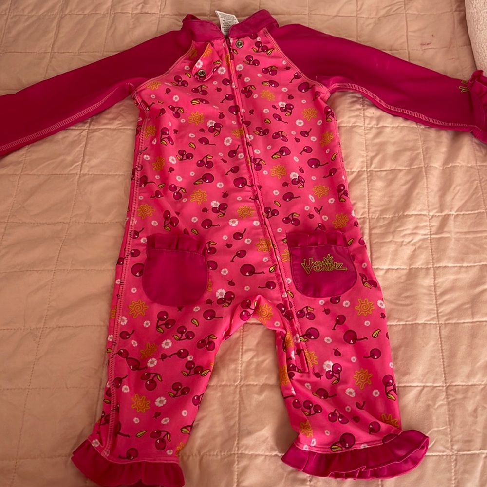 UV skinz toddler 18-24 m cherry pattern